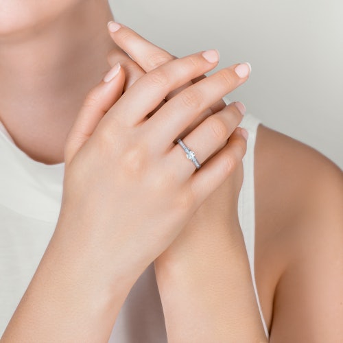 Pierścionek zaręczynowy Dream: białe złoto, akwamaryn